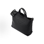 PRADA enamel metal triangular logo magnetic clasp Tote bag, Tote bag, shopping bag, single-shoulder crossbody handbag, regular men\'s black style